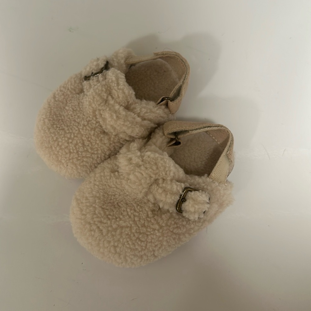 Gap baby Sherpa clogs / slippers